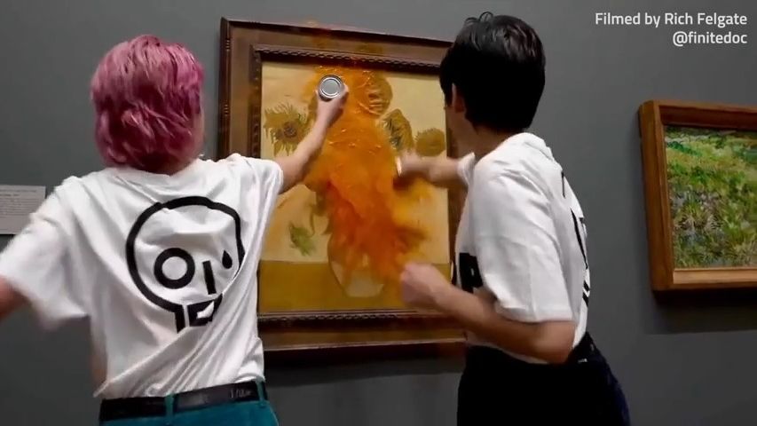 Video ukazuje aktivistky: Chrstly rajčatovou polévku na van Gogha
